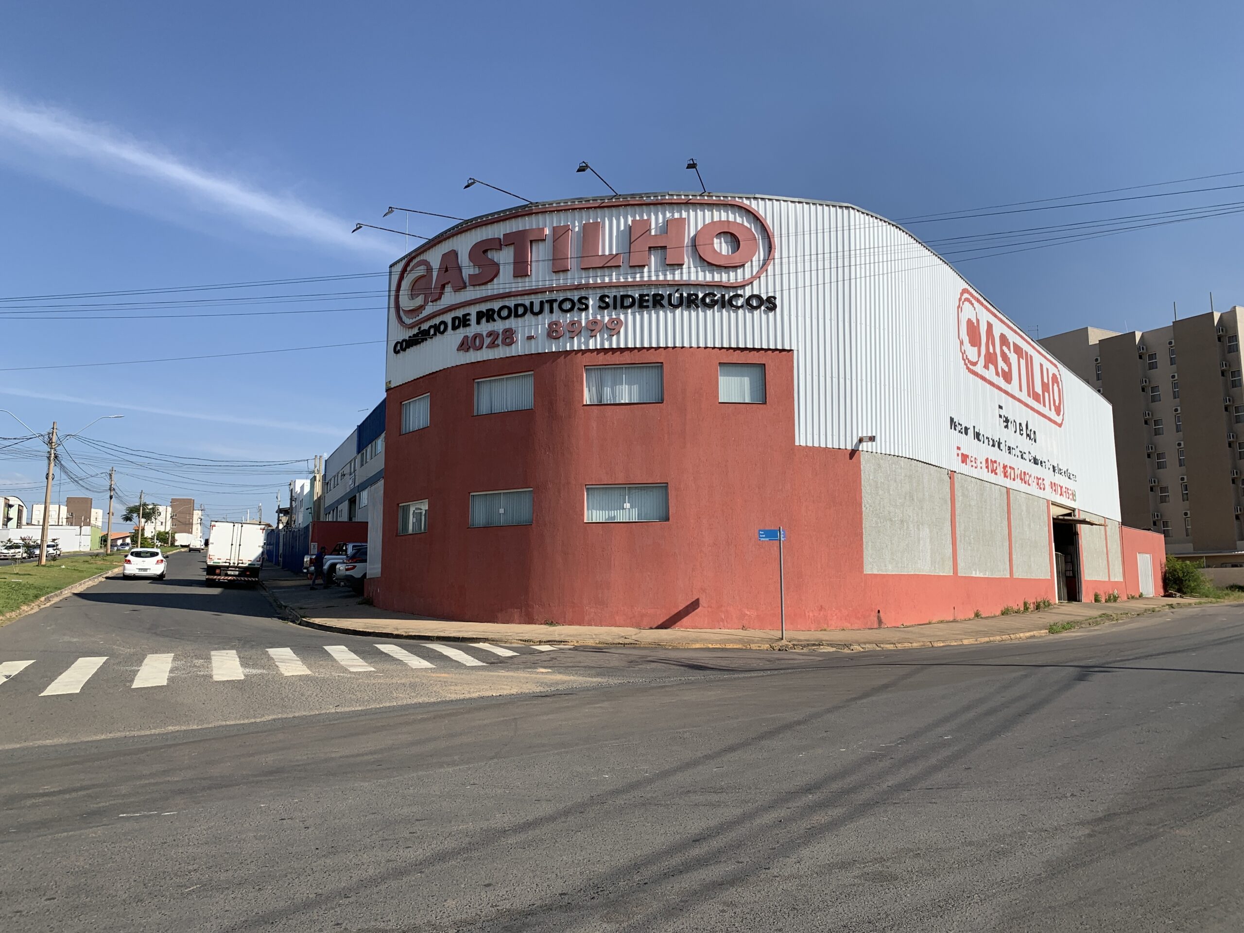 Foto da faixada da empresa Castilho ferro e aço de Salto